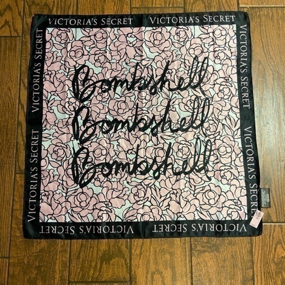 Victoria’s Secret Bombshell Scarf. New w Tag.